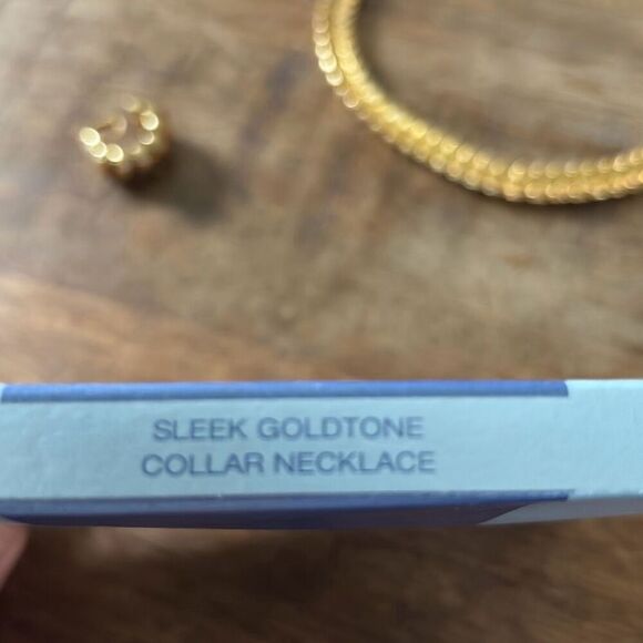 New old stock sleek gold tone AVON collar necklace & earrings 2001 - Picture 8 of 10